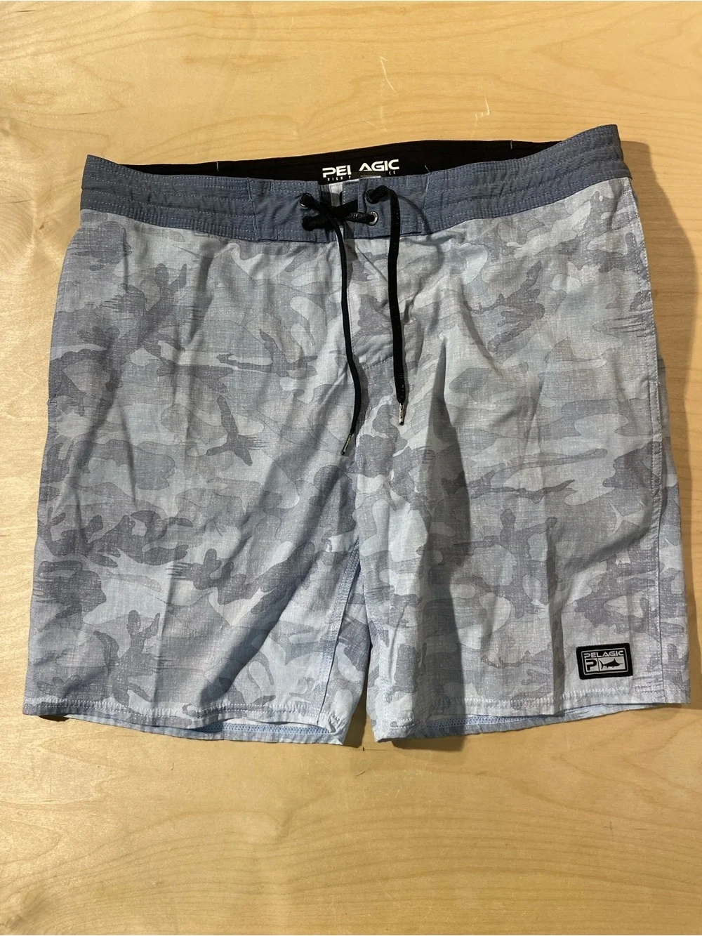 Pelagic Men’s Gray Camo Swim Trunks 36 (RS)
